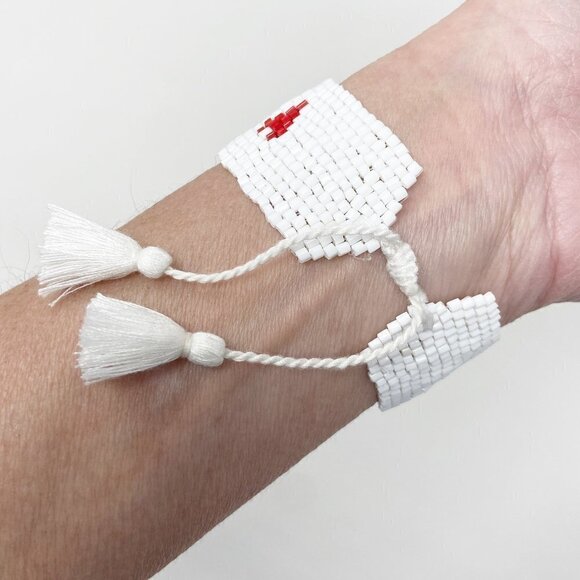 White Seed Bead Adjustable Hearts Bracelet - Picture 7 of 7